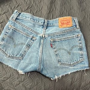 Levi distressed denim shorts 501 style size 25